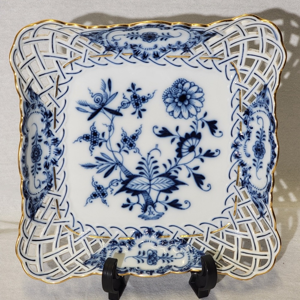 1825 Royal Meissen Blue Onion Reticulated Plate Gold Trim Knauf Swords 7 1/4"